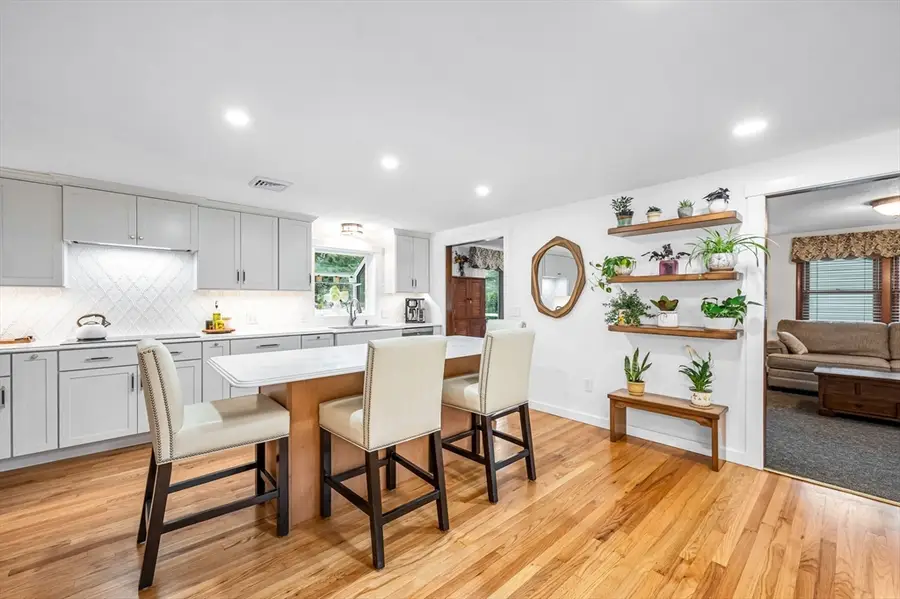 83 Loomis Dr, Chicopee, MA 01020 - Image #3