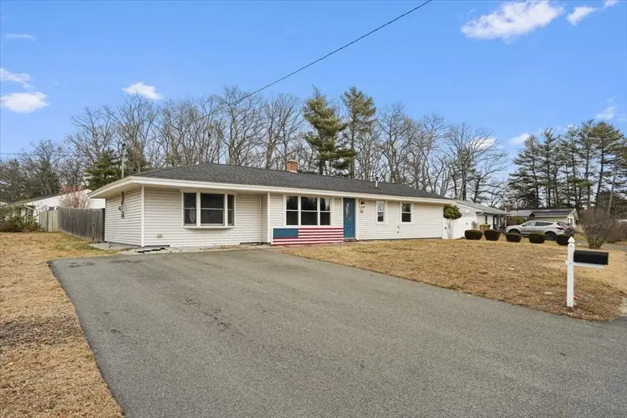 110 Lisa Ann Dr, Bellingham, MA 02019 - Image #2