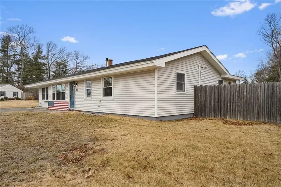 110 Lisa Ann Dr, Bellingham, MA 02019 - Image #3