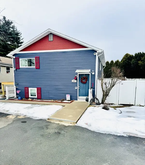 439 Oldfield Rd, Chicopee, MA 01013