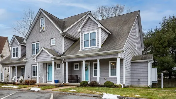 700 Lees River Ave #15, Somerset, MA 02725