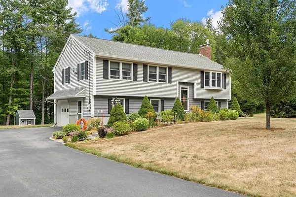 109 Townsend St, Pepperell, MA 01463