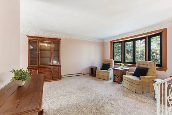 1 Blossom Dr, Billerica, MA 01821