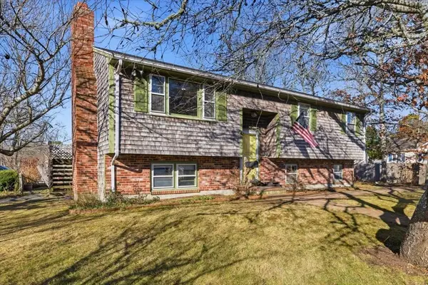 279 Seacoast Shores Blvd, Falmouth, MA 02536