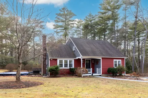 49 Thompson St, Pembroke, MA 02359