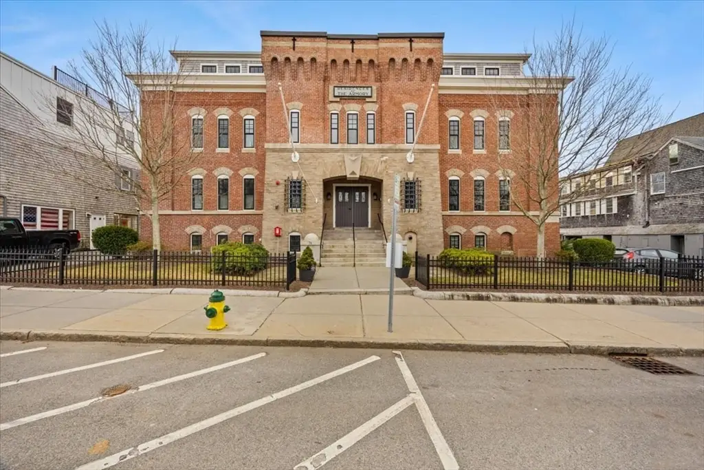 76 Court St #7, Plymouth, MA 02360 - Image #1