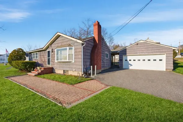 767 Riverside Dr, Methuen, MA 01844