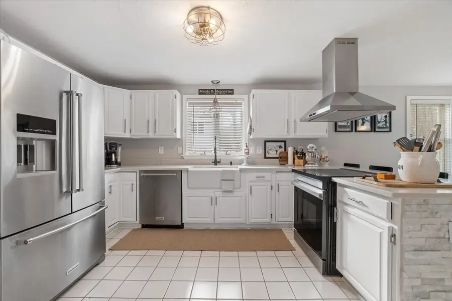 19 Fernwood Dr, Rutland, MA 01543 - Image #3