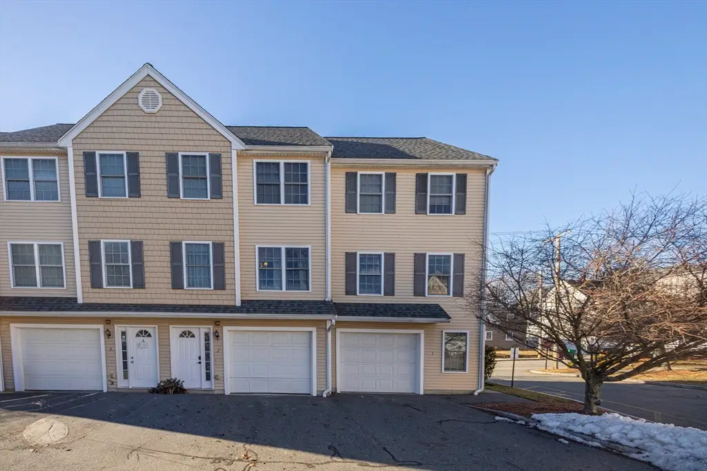 417 Hildreth St #2, Lowell, MA 01850 - Image #1