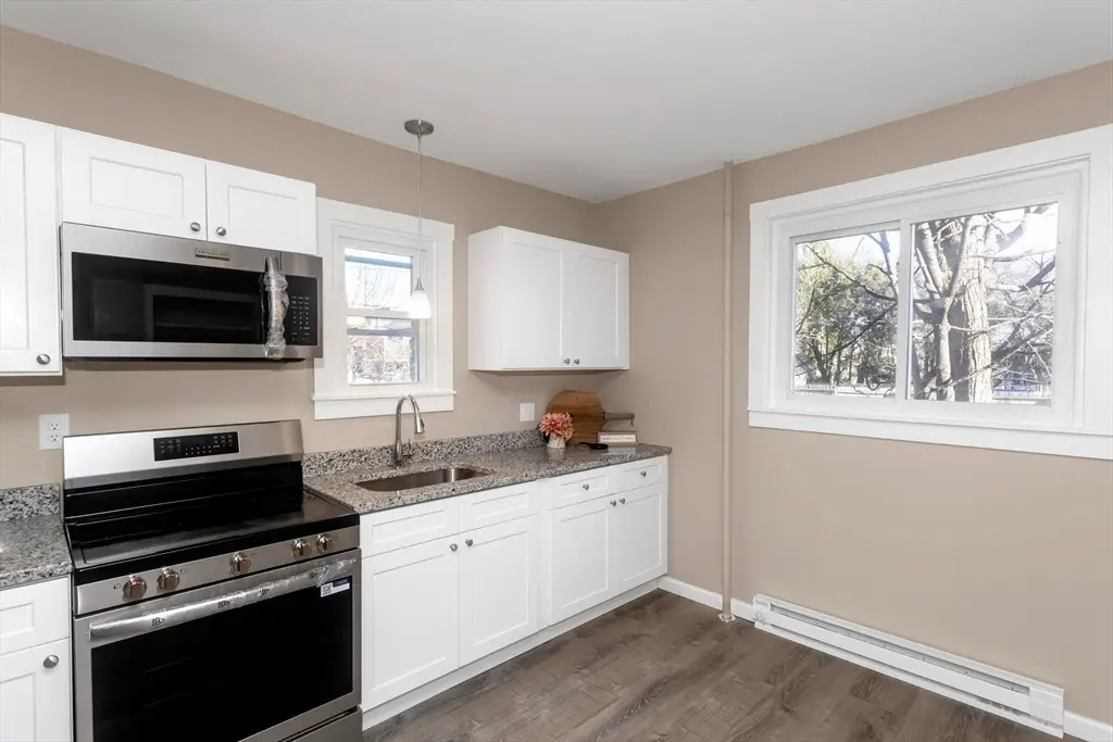 49 View St, Holyoke, MA 01040 - Image #1