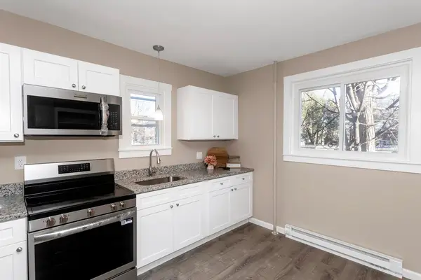 49 View St, Holyoke, MA 01040