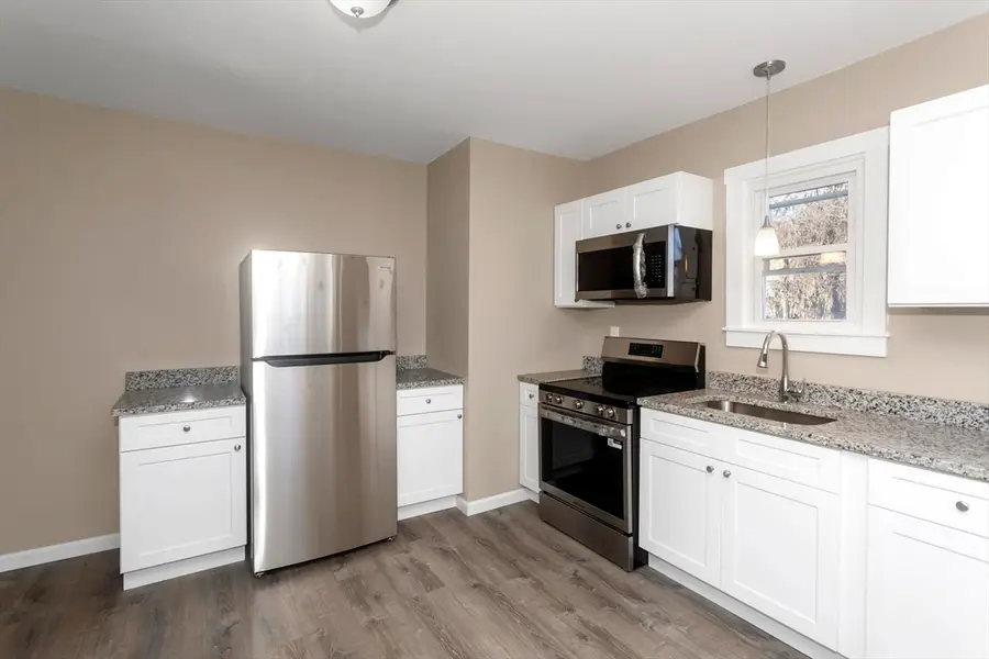 49 View St, Holyoke, MA 01040 - Image #3