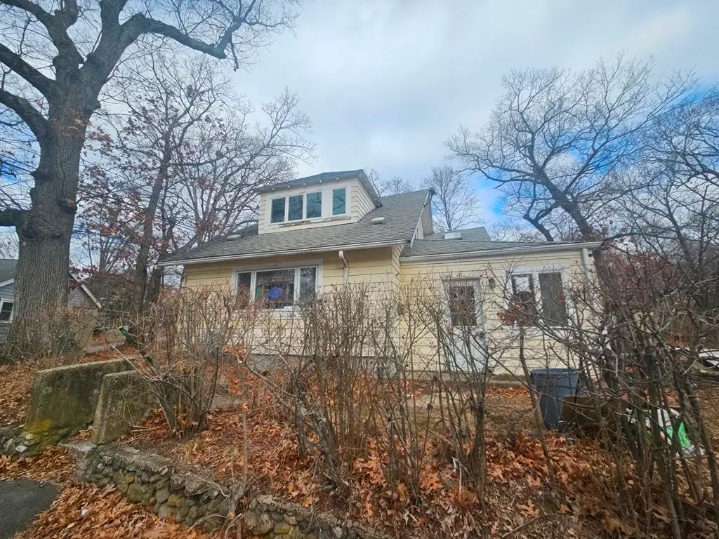 126 Lakehurst Ave, Weymouth, MA 02189 - Image #1