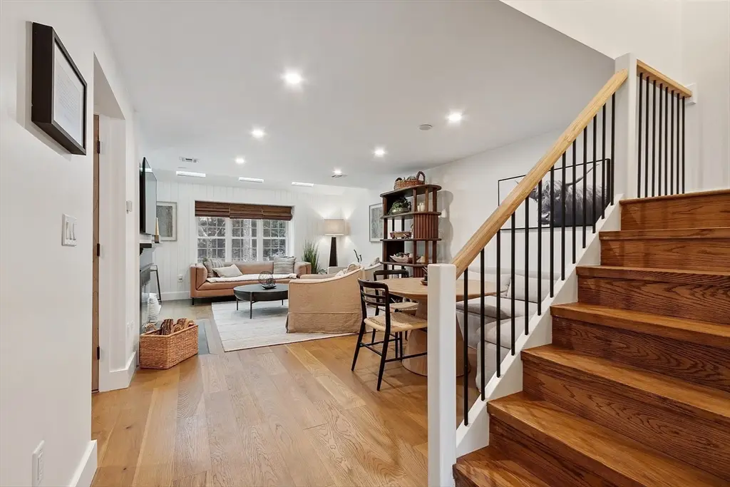 610 Ridgefield Cir #B, Clinton, MA 01510 - Image #1