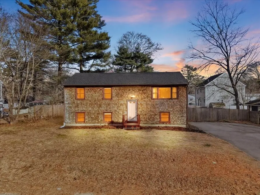 37 Annawon Dr, Halifax, MA 02338 - Image #2