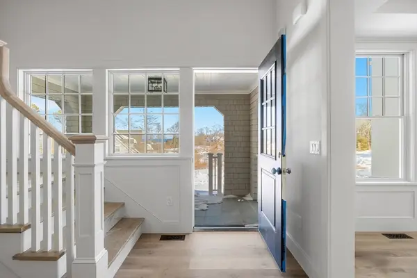 2 Rockhill Rd, Sandwich, MA 02563