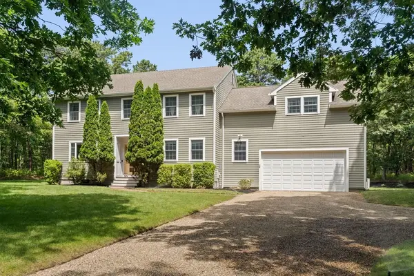 7 Upper Meadow Ln, Oak Bluffs, MA 02557