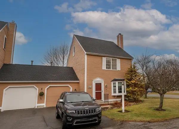 48 Whittier Meadows Dr #48, Amesbury, MA 01913