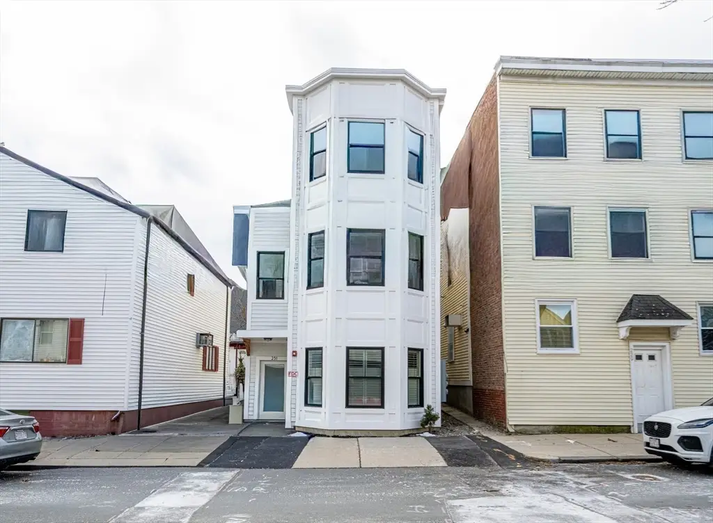 231 Everett St #1, Boston, MA 02128 - Image #1