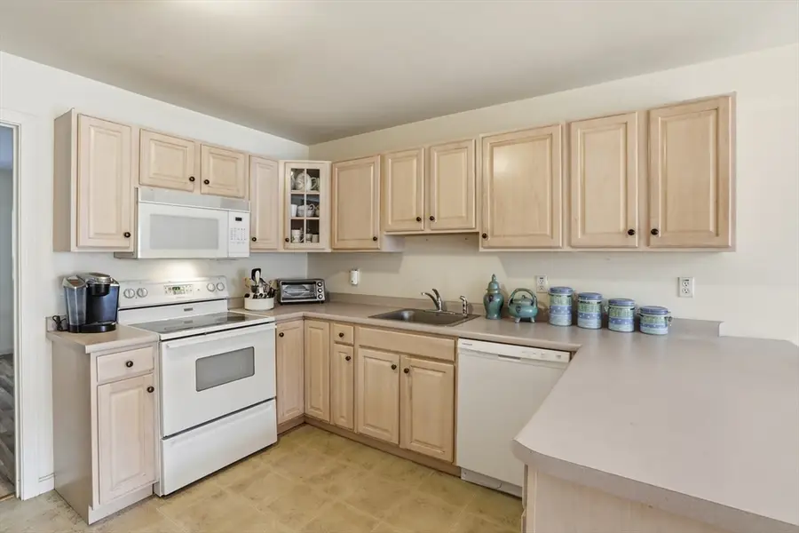 34 Pleasant St #34, Windham, NH 03087 - Image #2