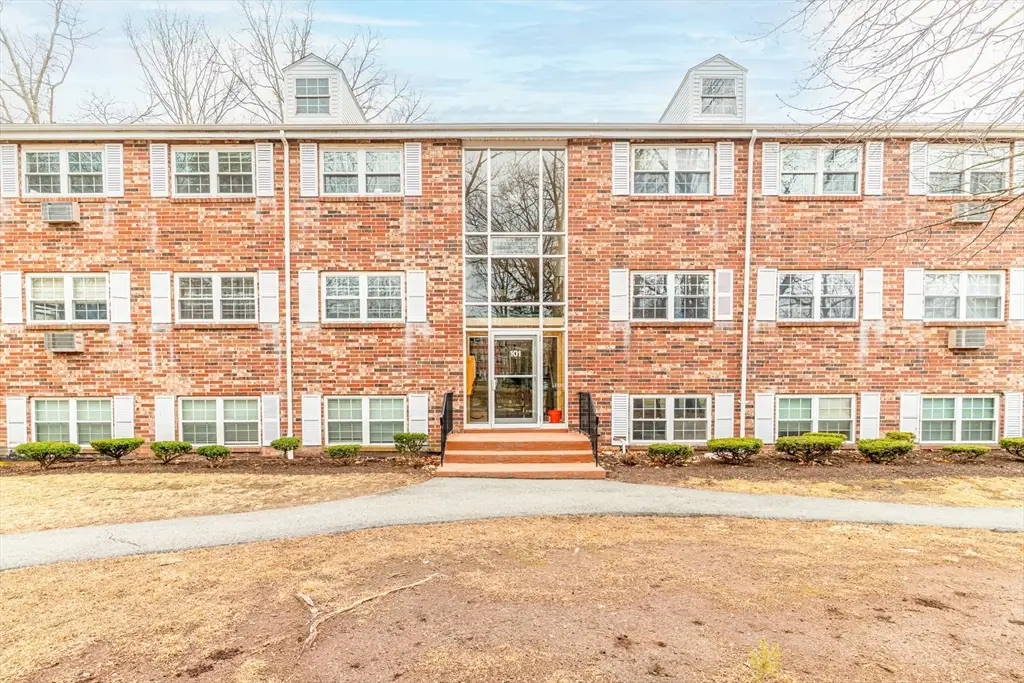 101 Edgelawn Ave #11, North Andover, MA 01845 - Image #1