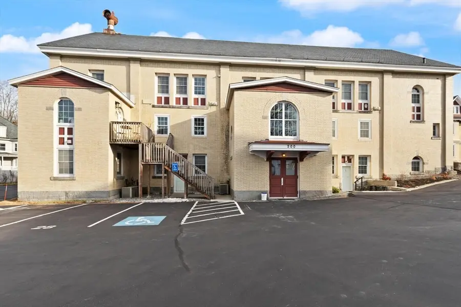 200 Rogers St #6, Lowell, MA 01852 - Image #2