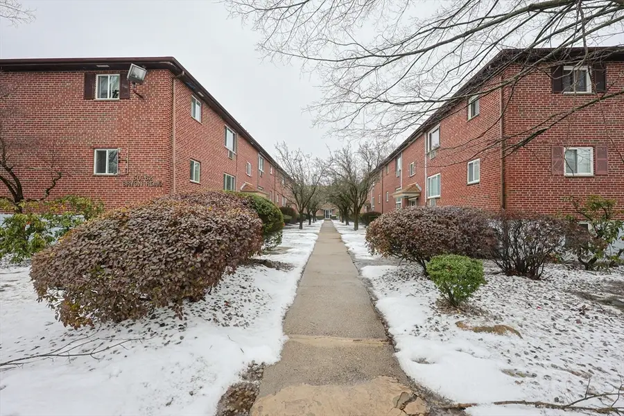 60 Bryon Rd #1, Chestnut Hill, MA 02467 - Image #2