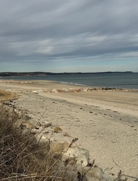 8 Driftwood Ln, Bourne, MA 02562