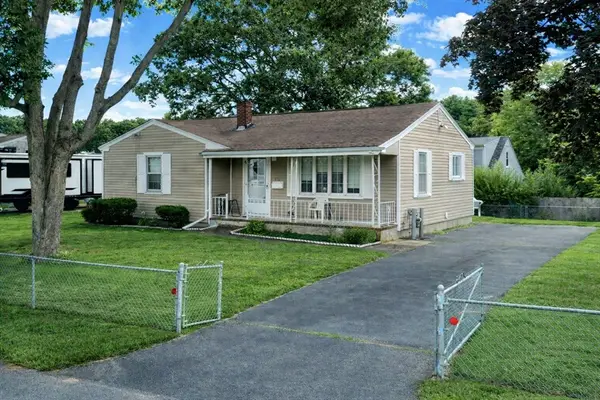 54 Greenbrier Dr, New Bedford, MA 02745