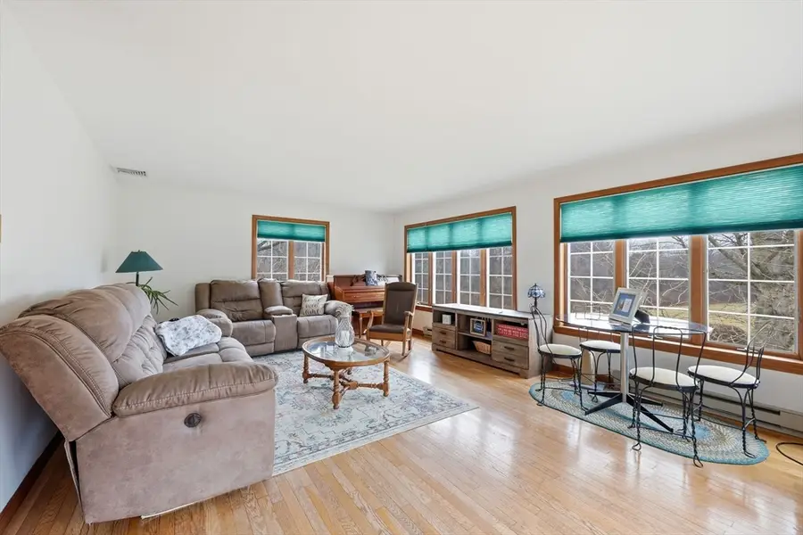 24 E View Dr, Feeding Hills, MA 01030 - Image #3