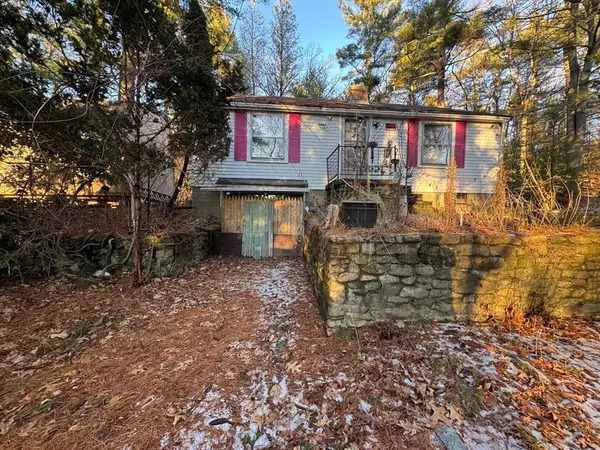 98 Medway St, Norfolk, MA 02056