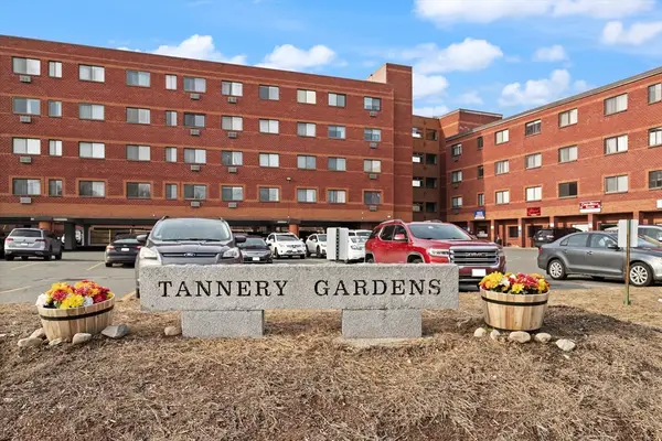 111 Foster St #305, Peabody, MA 01960