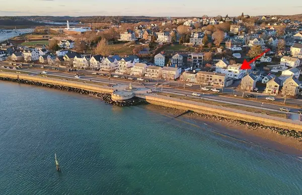 55 Mansfield St #A, Gloucester, MA 01930