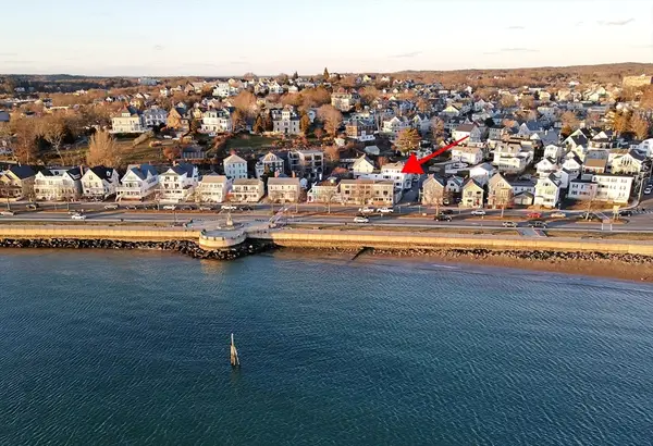 55 Mansfield St #B, Gloucester, MA 01930