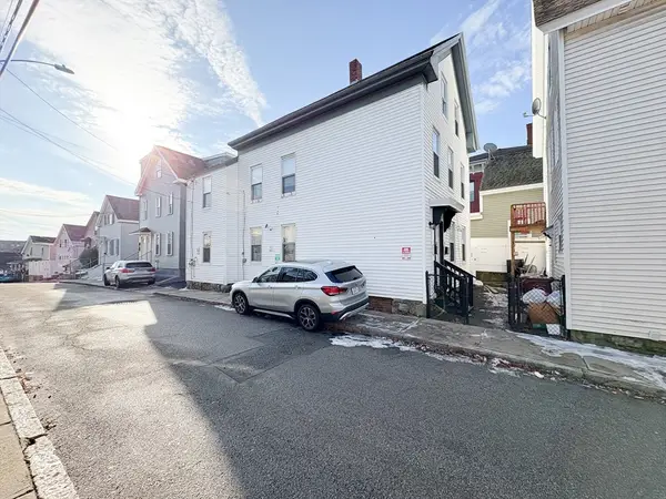 5 Floyd St, Lowell, MA 01852
