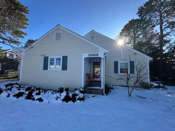 33 Kelleys Pond Rd, Dennis, MA 02670