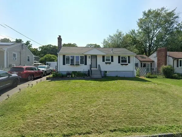 9 Oakland Rd, Lawrence, MA 01843