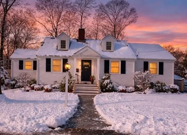 19 Lantern Lane, Hingham, MA 02043