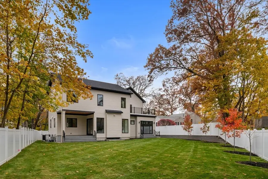 16 Dorcar Rd, Newton, MA 02467 - Image #3