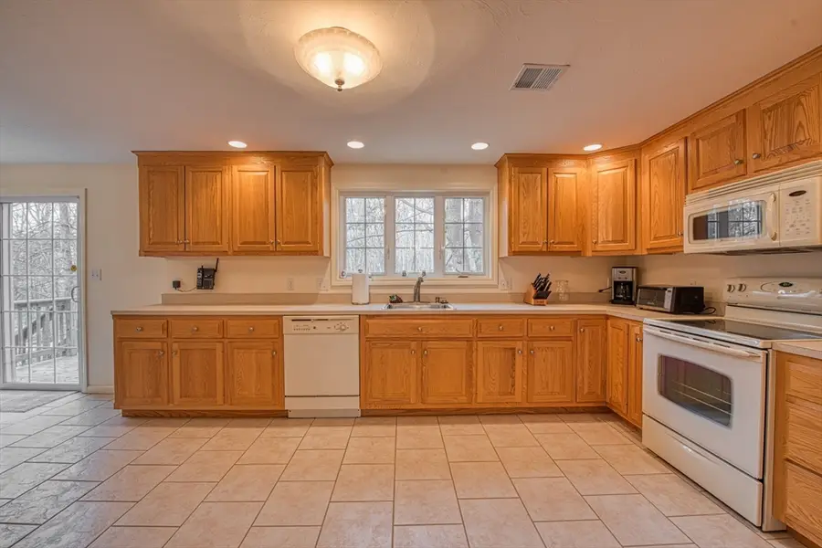227 Village St, Millis, MA 02054 - Image #3