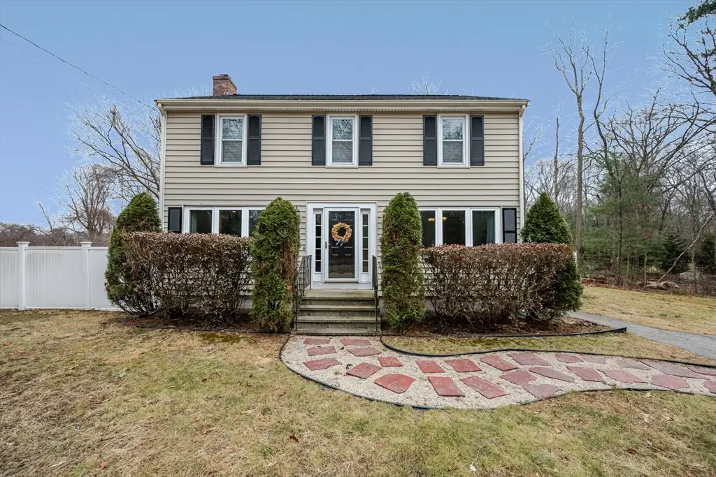 345 Richardson Ave, Attleboro, MA 02703 - Image #1