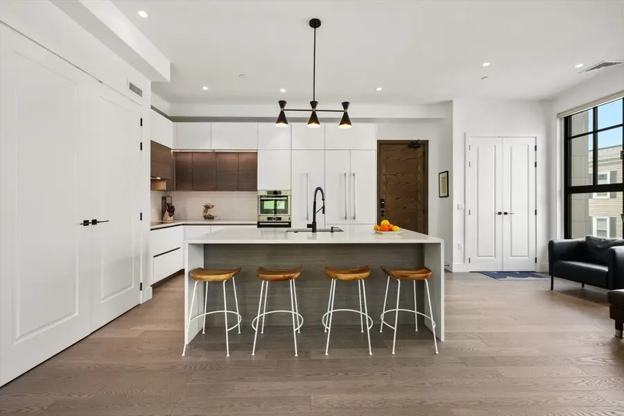 8 Leverett St #3, Brookline, MA 02445 - Image #2