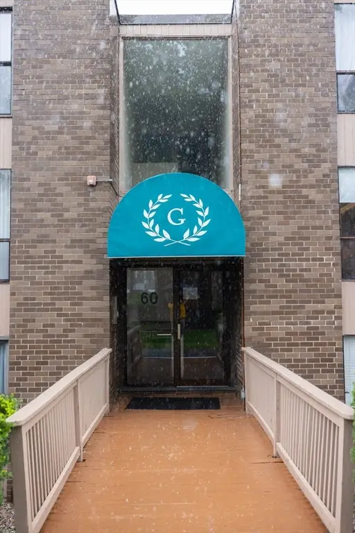 60 Shrewsbury Green Dr #B, Shrewsbury, MA 01545