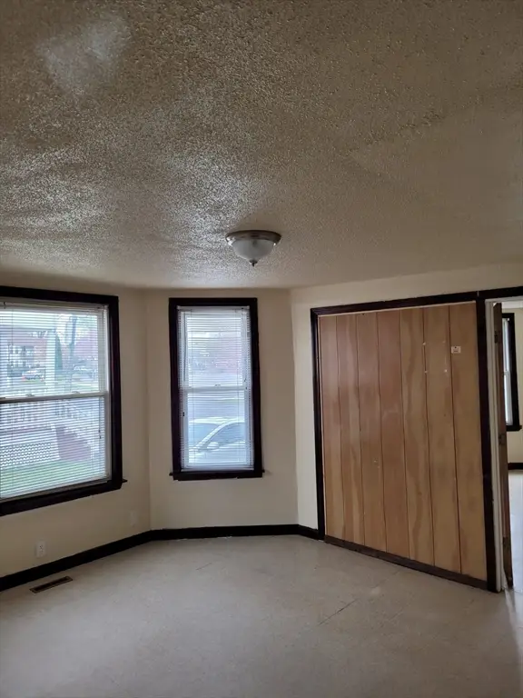 20 Sprague St, West Springfield, MA 01089 - #3