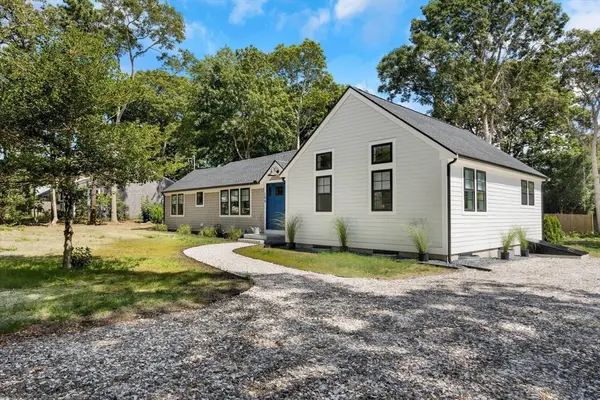 194 Hinckley Rd, Barnstable, MA 02601