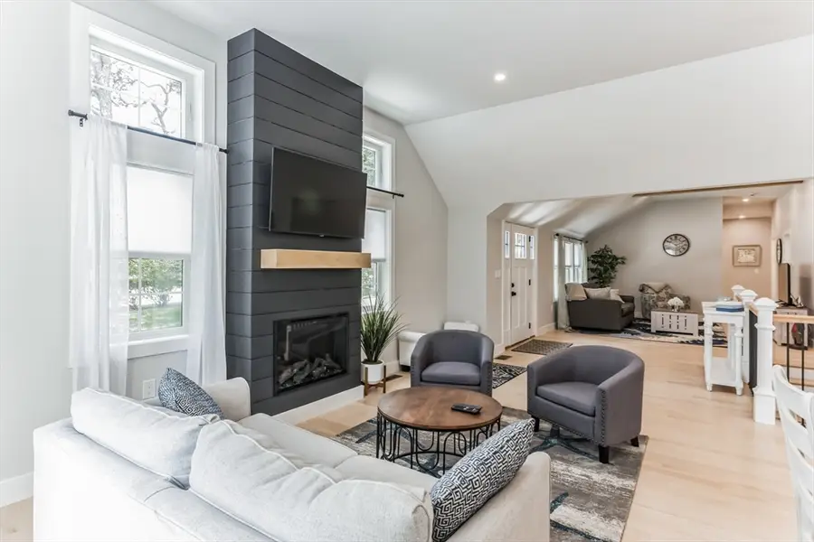 194 Hinckley Rd, Hyannis, MA 02601 - Image #2