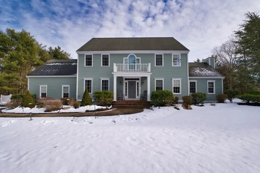 2 Winterberry Ln, Westport, MA 02790 - Image #1