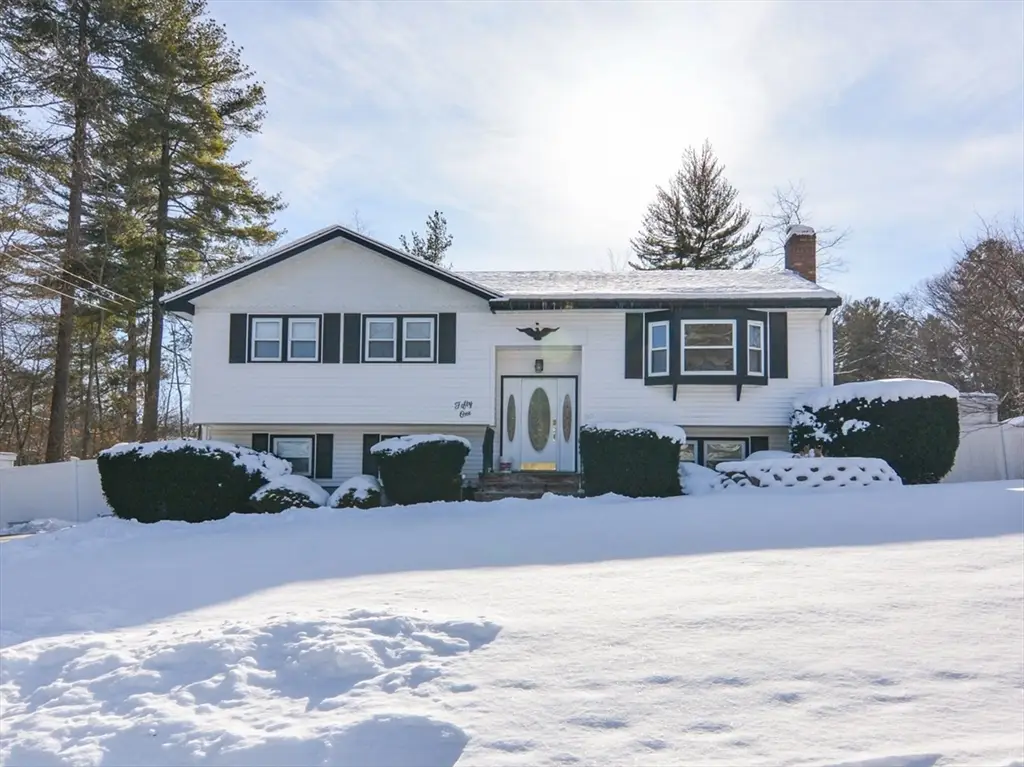 51 Heritage Rd, Billerica, MA 01821 - Image #1