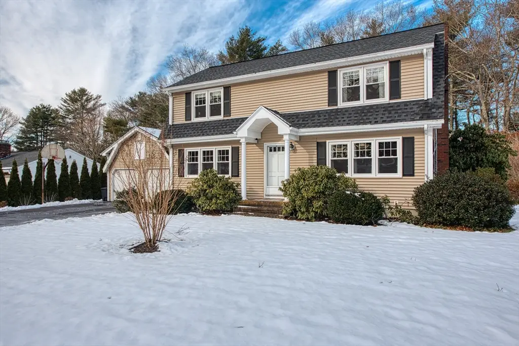 27 Pinecrest Dr, Taunton, MA 02780 - Image #1