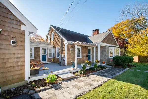 32 Bay View Ave, Plymouth, MA 02360